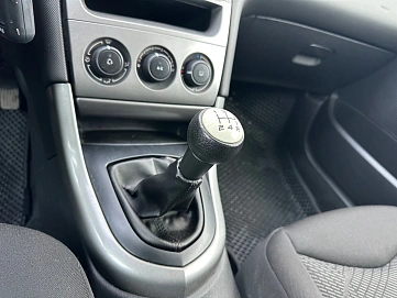 Peugeot 308, 2011г, передний привод, механика