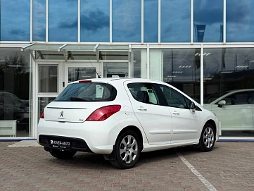 Peugeot 308, 2011г, передний привод, механика