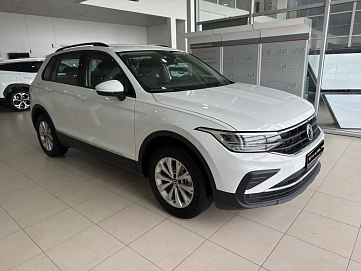 Volkswagen Tiguan, 2021г, передний привод, робот