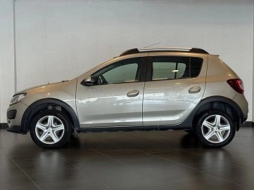 Renault Sandero, 2015г, передний привод, автомат