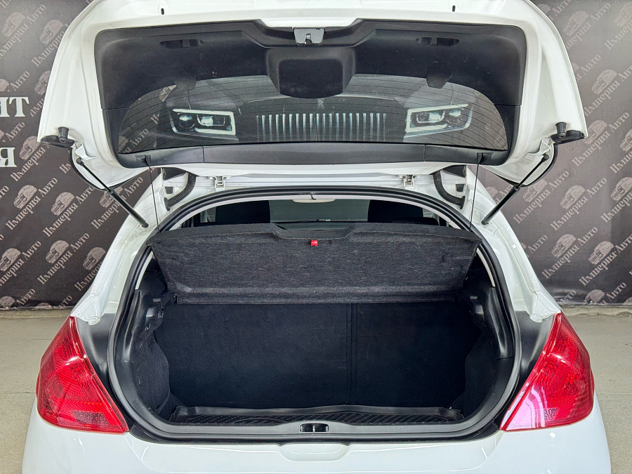 Peugeot 308, 2010г., передний привод, автомат