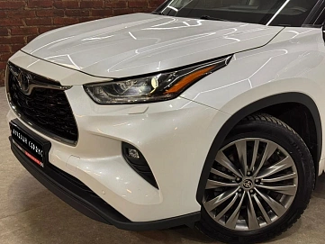 Toyota Highlander, 2021г, полный привод, автомат