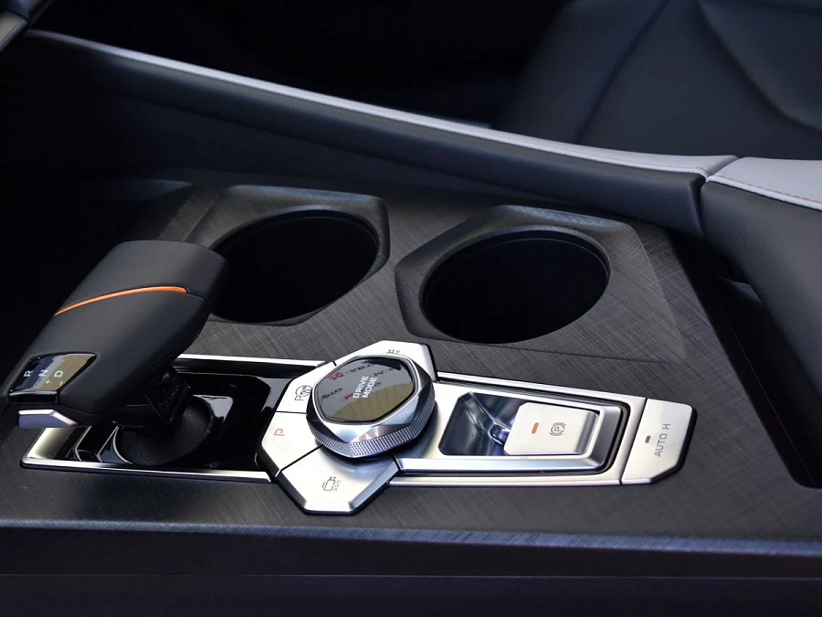 Changan UNI-V, 2024г., передний привод, робот