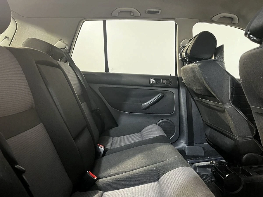 Volkswagen Golf, 2001г., передний привод, механика