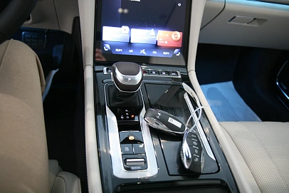 Hongqi H5, 2024г, передний привод, автомат