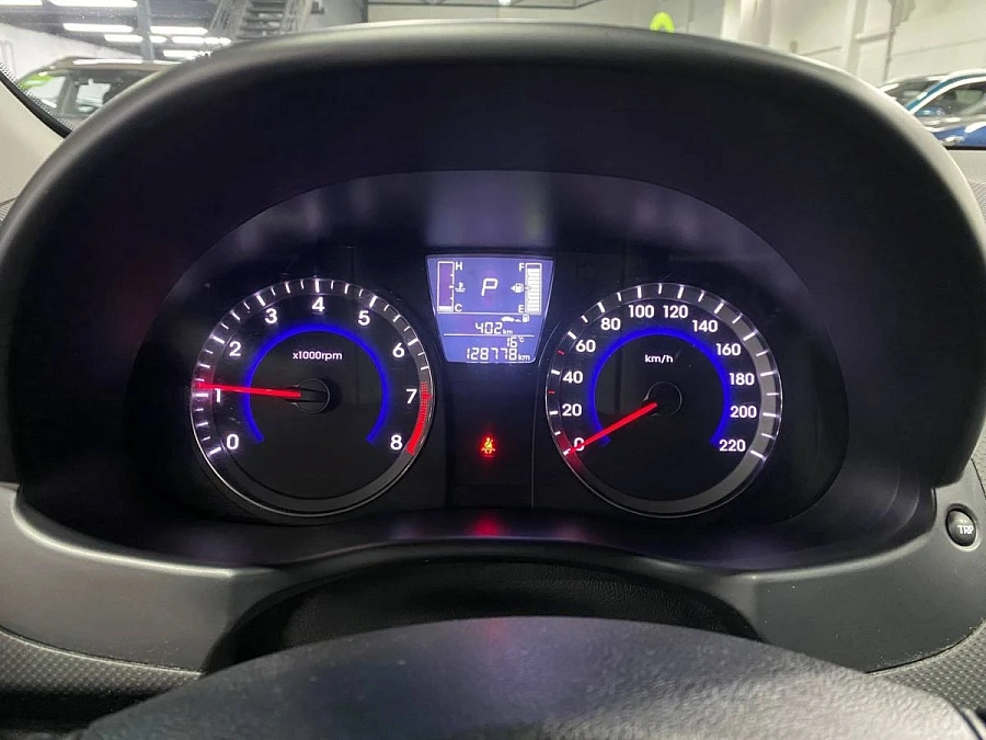 Hyundai Solaris, 2015г., передний привод, автомат