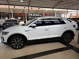 Volkswagen T-Roc, 2023г, передний привод, робот