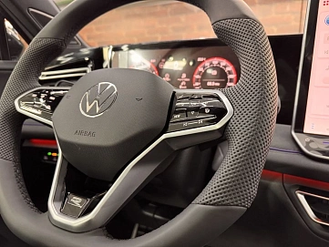 Volkswagen Tiguan, 2026г, полный привод, робот