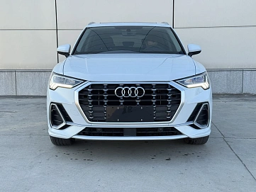 Audi Q3, 2023г, передний привод, робот