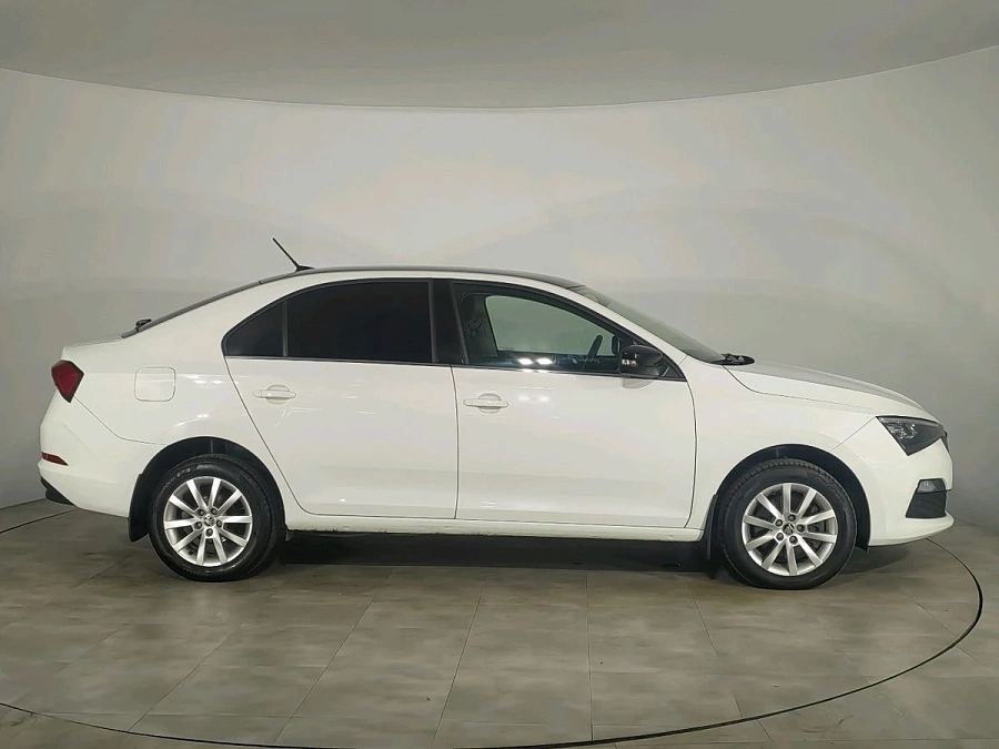 Skoda Rapid, 2021г., передний привод, робот