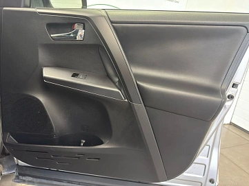 Toyota RAV4, 2015г, передний привод, автомат