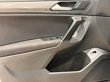 Volkswagen Tiguan, 2018г, передний привод, робот