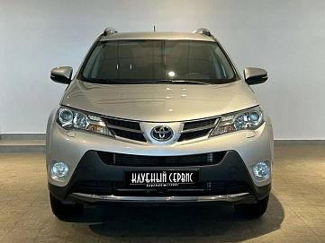 Toyota RAV4, 2015г, передний привод, автомат