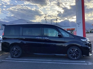 Honda Stepwgn, 2018г, полный привод, вариатор