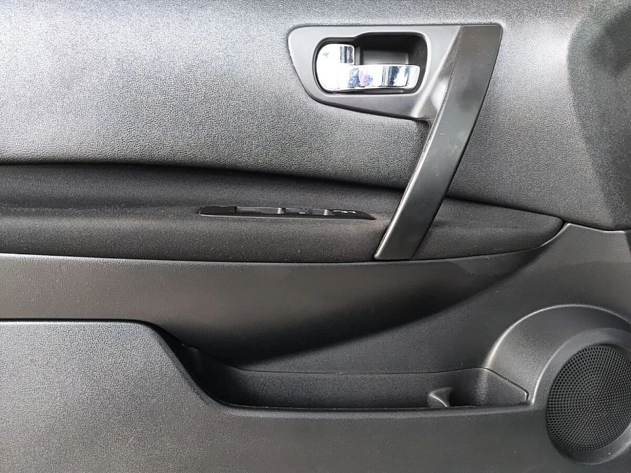 Nissan Qashqai, 2013г., передний привод, вариатор