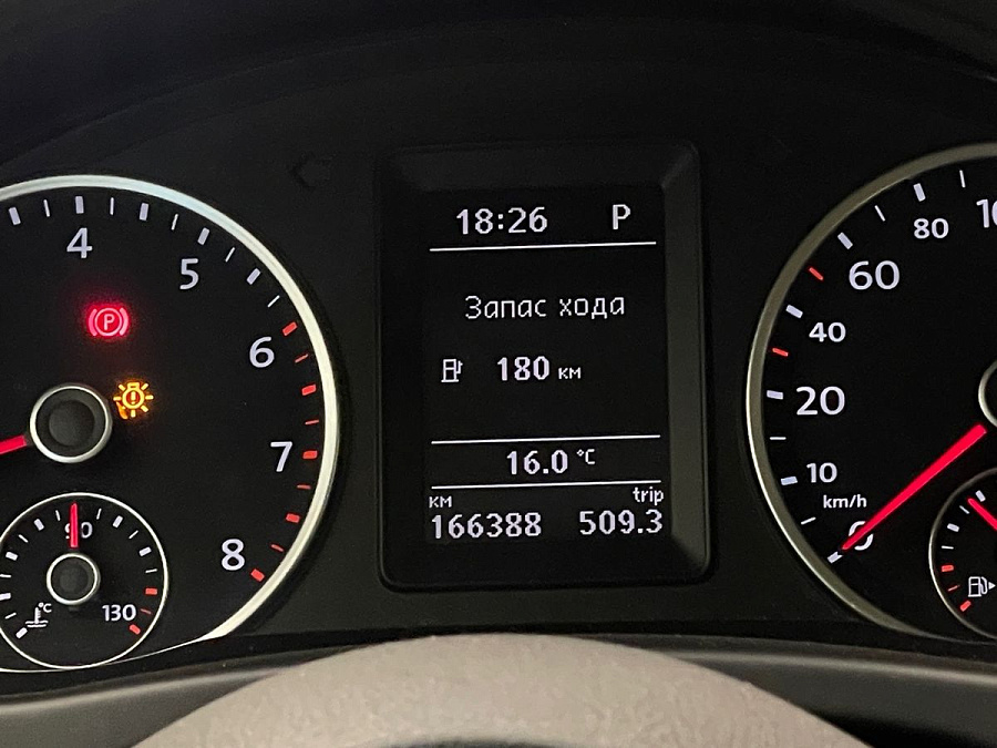 Volkswagen Tiguan, 2012г., передний привод, робот
