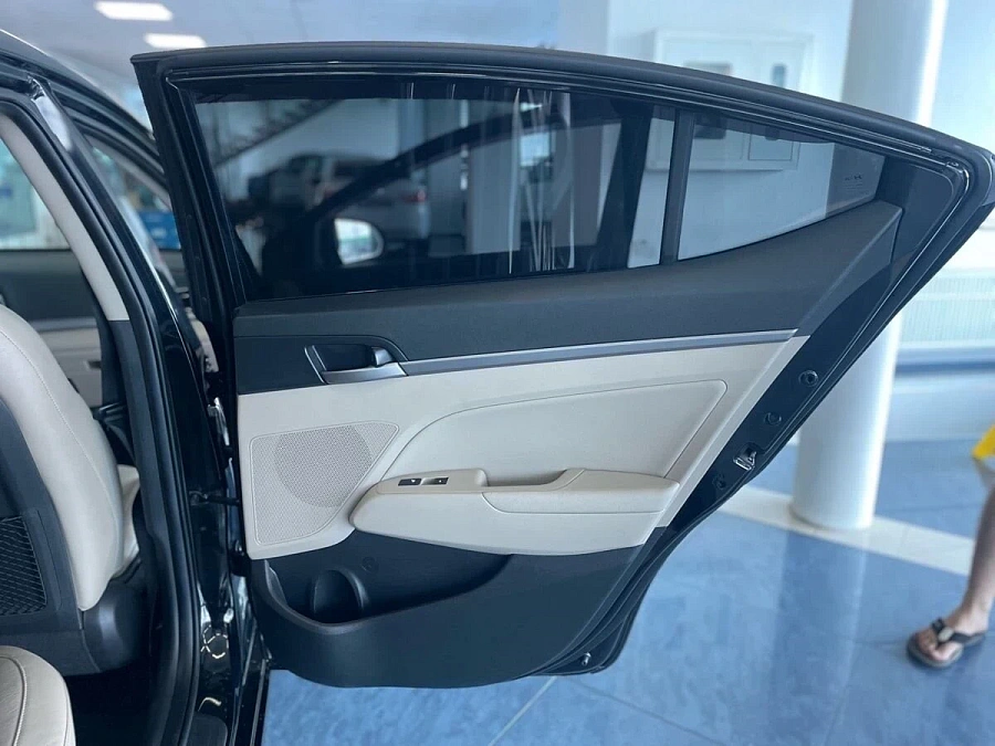Hyundai Elantra, 2018г., передний привод, автомат