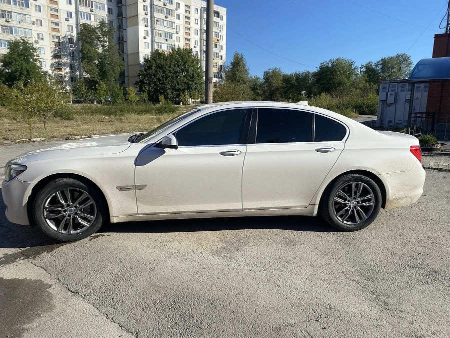 BMW 7 серии, 2010г., задний привод, автомат
