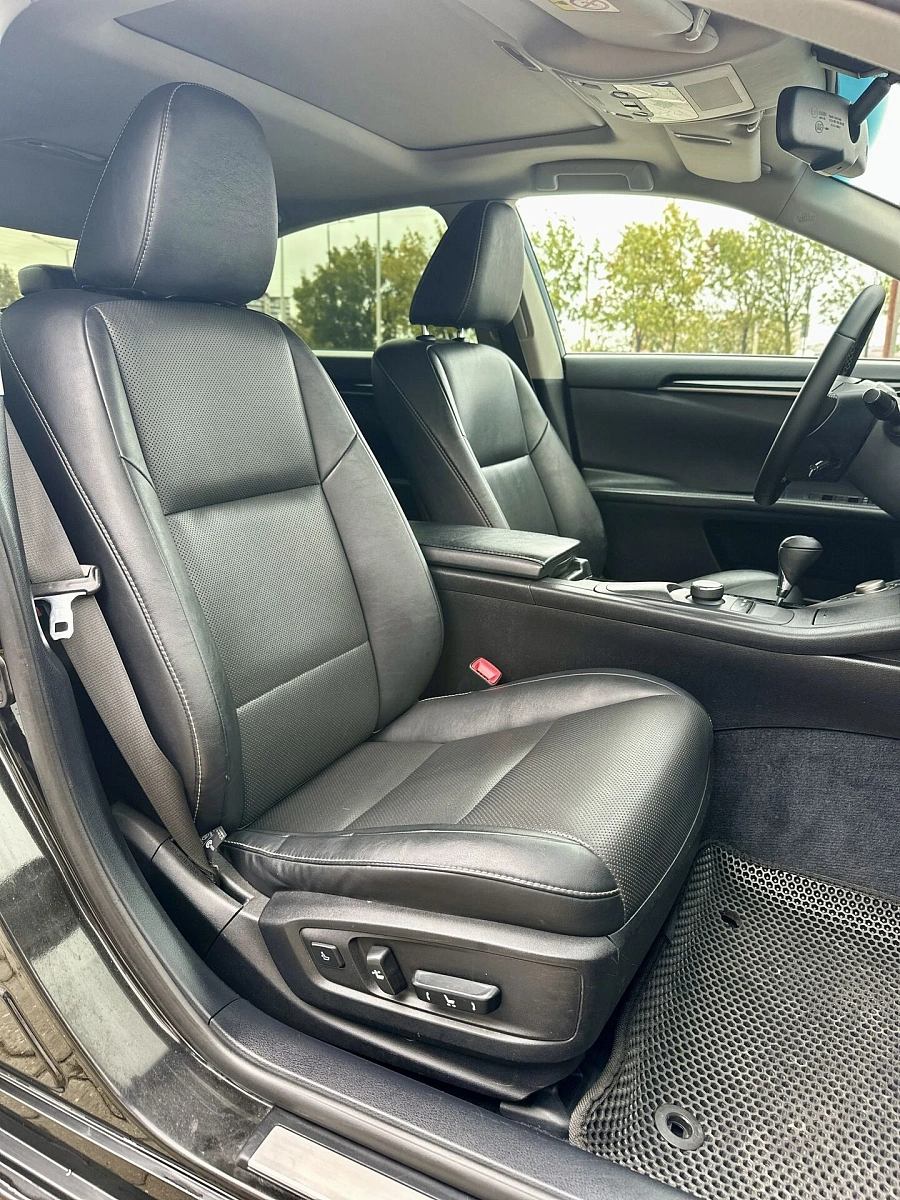 Lexus ES, 2015г., передний привод, автомат