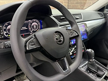 Skoda Superb, 2025г, передний привод, робот