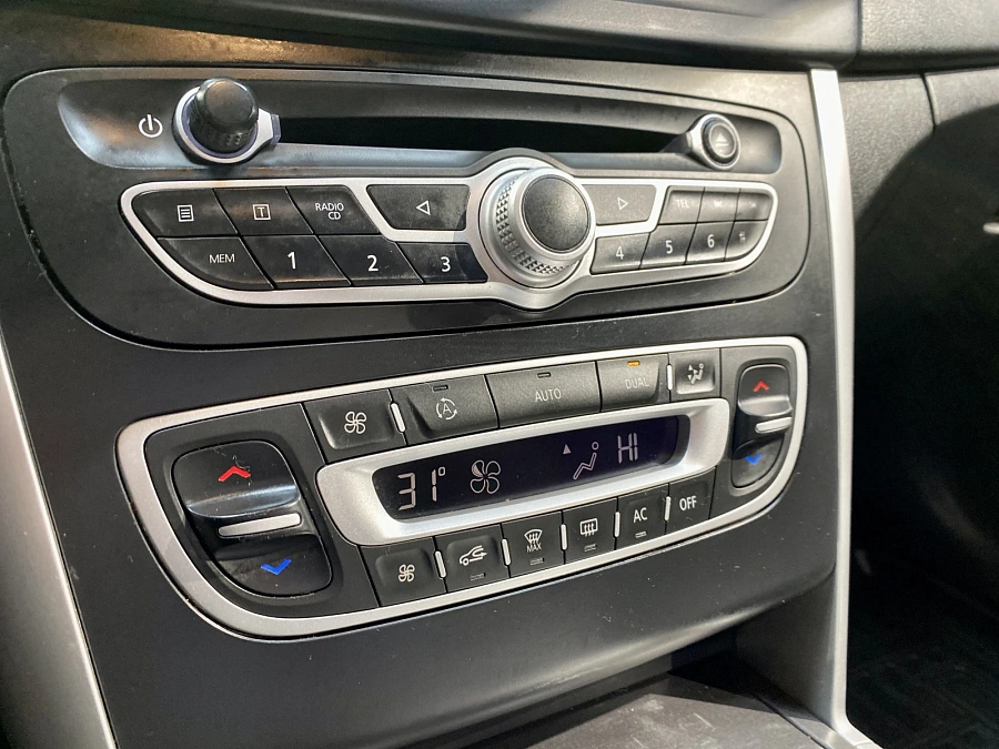 Renault Latitude, 2010г., передний привод, вариатор