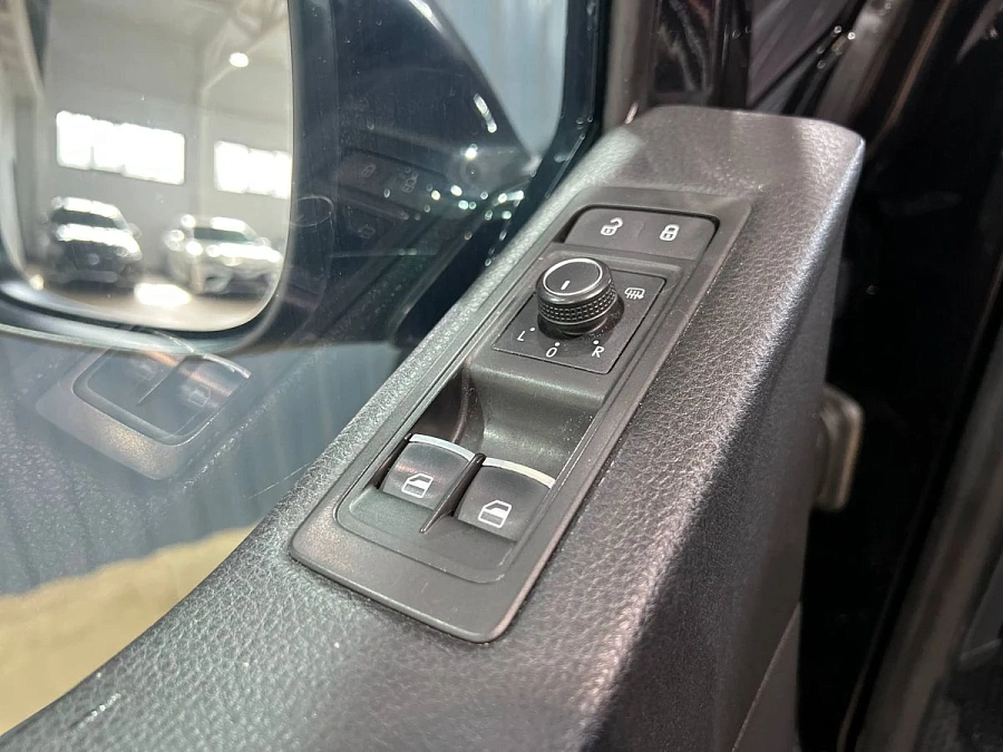 Volkswagen Multivan, 2017г., передний привод, робот