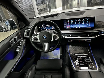 BMW X7, 2023г, полный привод, автомат