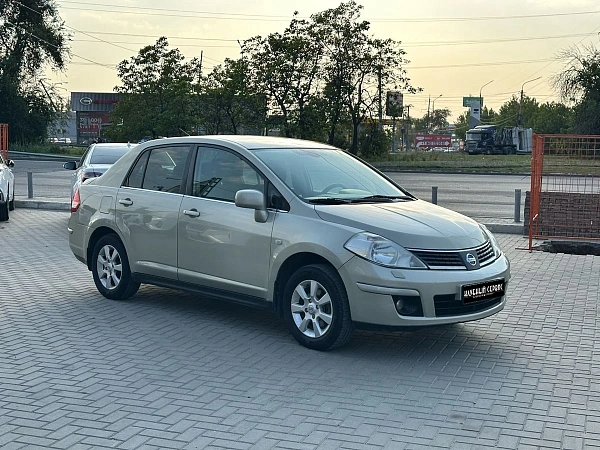 Nissan Tiida, 2008г., передний привод, автомат