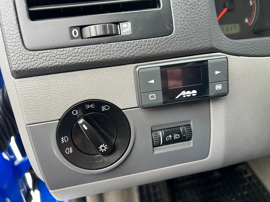 Volkswagen Multivan, 2006г., передний привод, механика