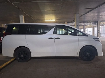 Toyota Alphard, 2016г, передний привод, автомат