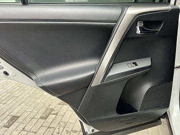 Toyota RAV4, 2018г, полный привод, вариатор