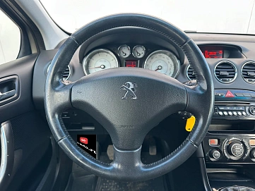 Peugeot 408, 2013г., передний привод, механика