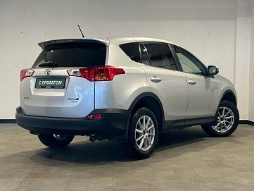 Toyota RAV4, 2014г, передний привод, автомат