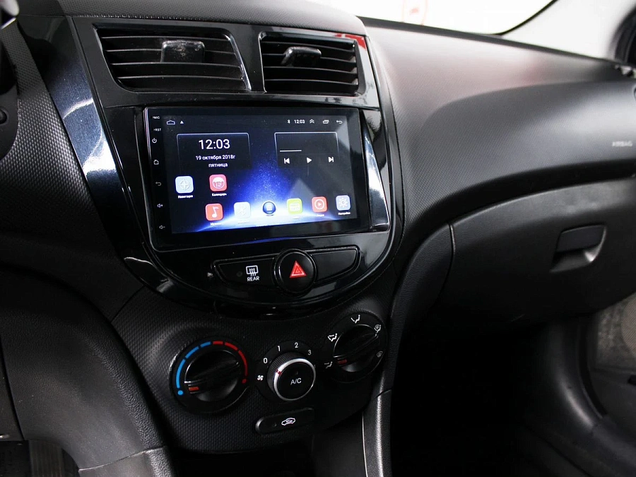 Hyundai Solaris, 2013г., передний привод, механика