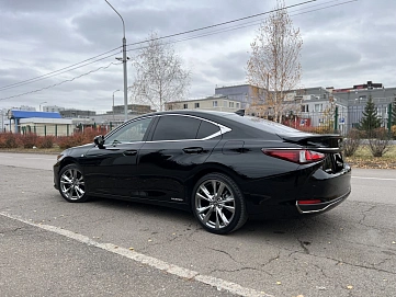 Lexus ES, 2019г, передний привод, вариатор