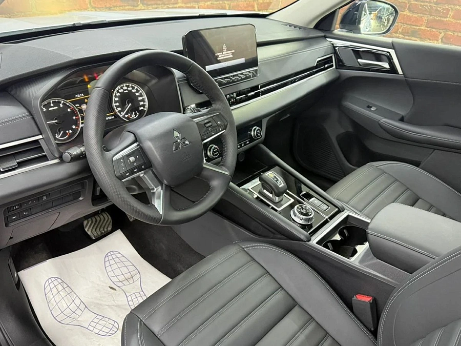 Mitsubishi Outlander, 2023г., полный привод, вариатор