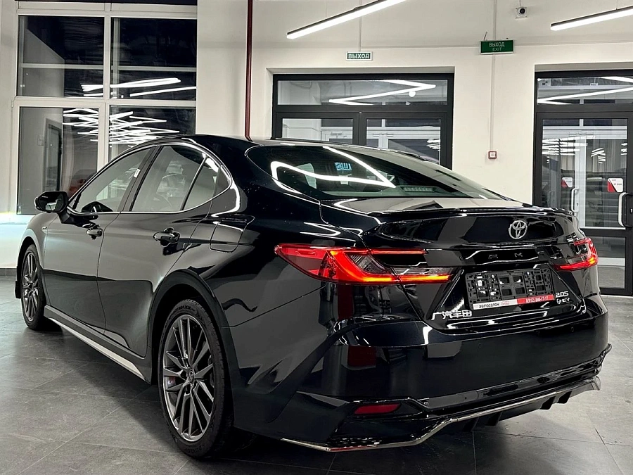 Toyota Camry, 2025г., передний привод, вариатор