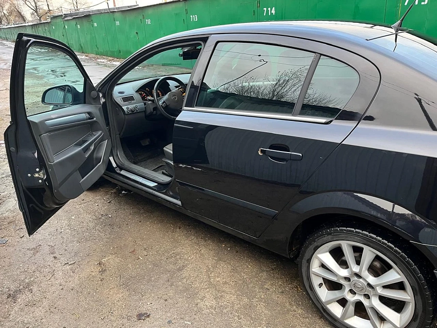 Opel Astra, 2010г., передний привод, автомат
