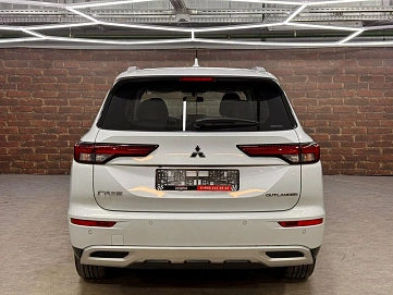 Mitsubishi Outlander, 2022г, передний привод, вариатор
