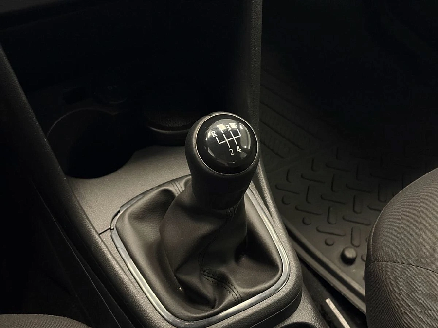 Volkswagen Polo, 2020г., передний привод, механика