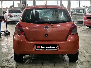 Toyota Yaris, 2006г., передний привод, механика