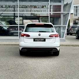 Volkswagen Touareg, 2020г, передний привод, автомат