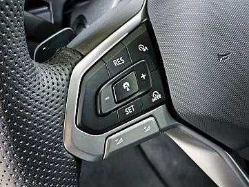 Volkswagen Touareg, 2025г, полный привод, автомат