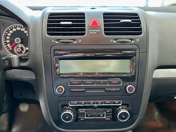 Volkswagen Jetta, 2010г, передний привод, механика