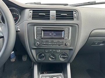 Volkswagen Jetta, 2015г, передний привод, механика