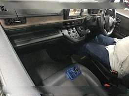 Honda Stepwgn, 2022г, передний привод, вариатор