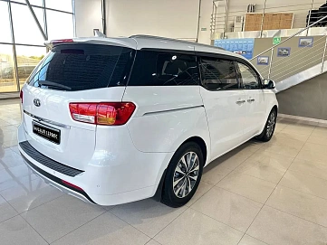 Kia Carnival, 2015г, передний привод, автомат