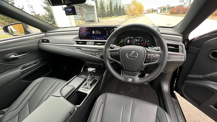 Lexus ES, 2019г., передний привод, вариатор