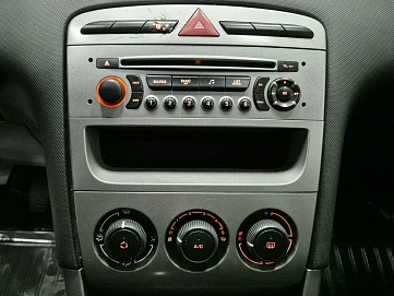 Peugeot 308, 2011г, передний привод, механика