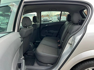 Opel Astra, 2010г, передний привод, механика